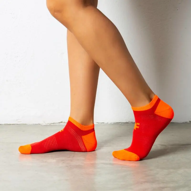 Calcetines Ultra Bajos Con Refuerzo Para Correr Fyke En Color Rojo - Imagen 2
