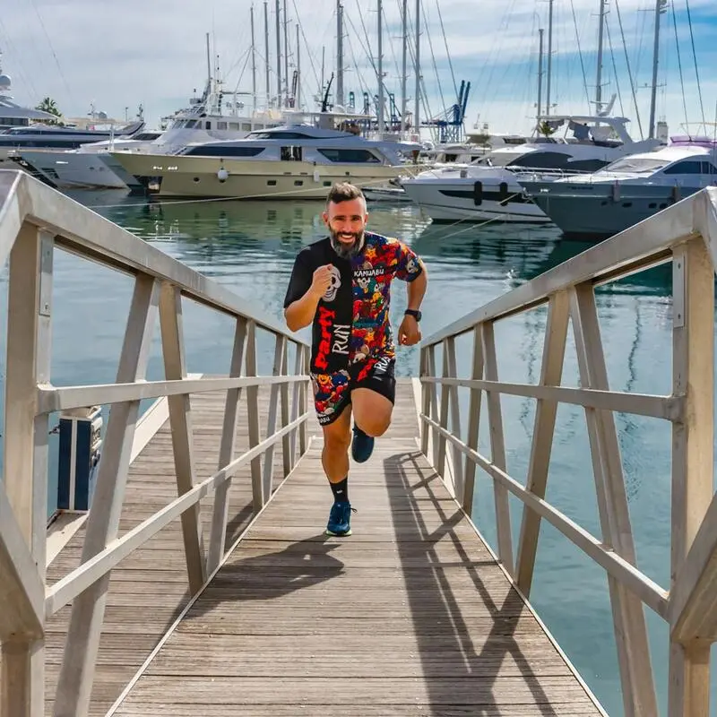 CAMISETA DE RUNNING #PARTYRUN Para HOMBRE - KAMUABU Color NEGRA 90grs - Imagen 4