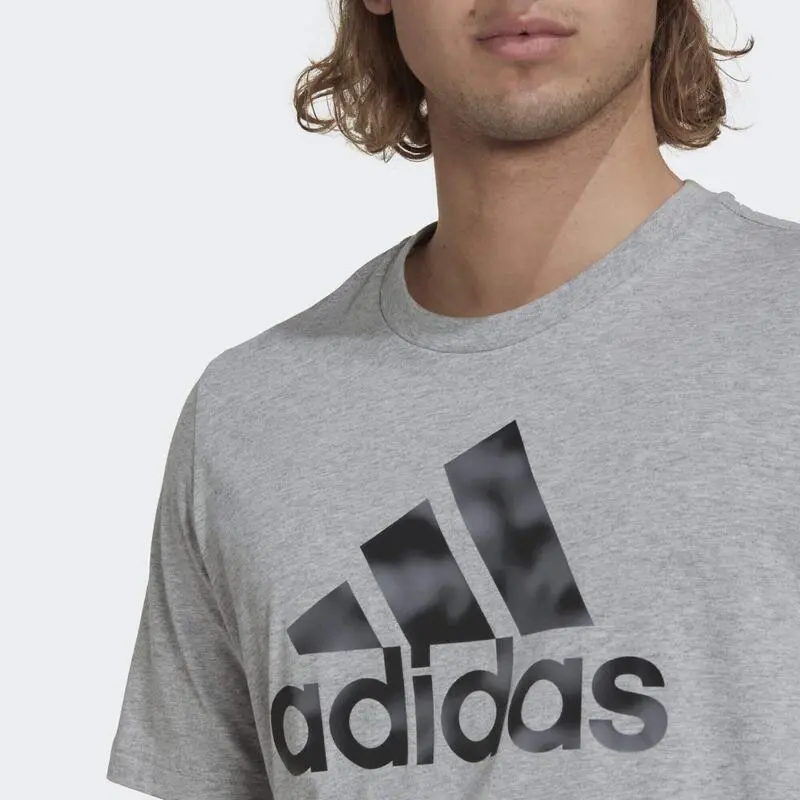 ADIDAS Camiseta Essentials Camo Print - Imagen 5