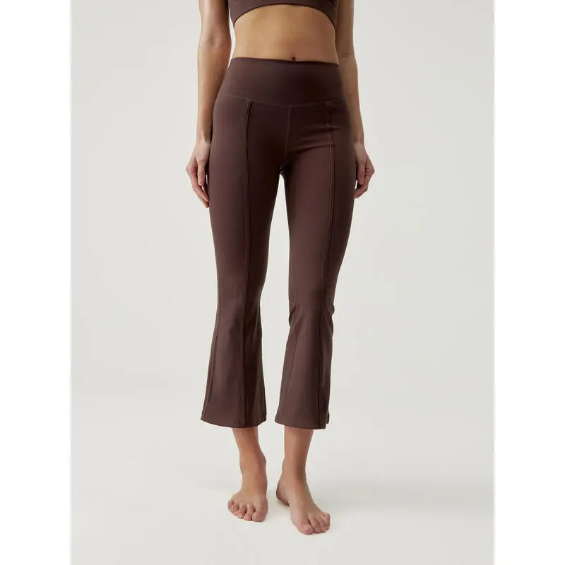 Born Living Yoga Legging Flare De Mujer En Tejido Performance Con Capri - Imagen 6